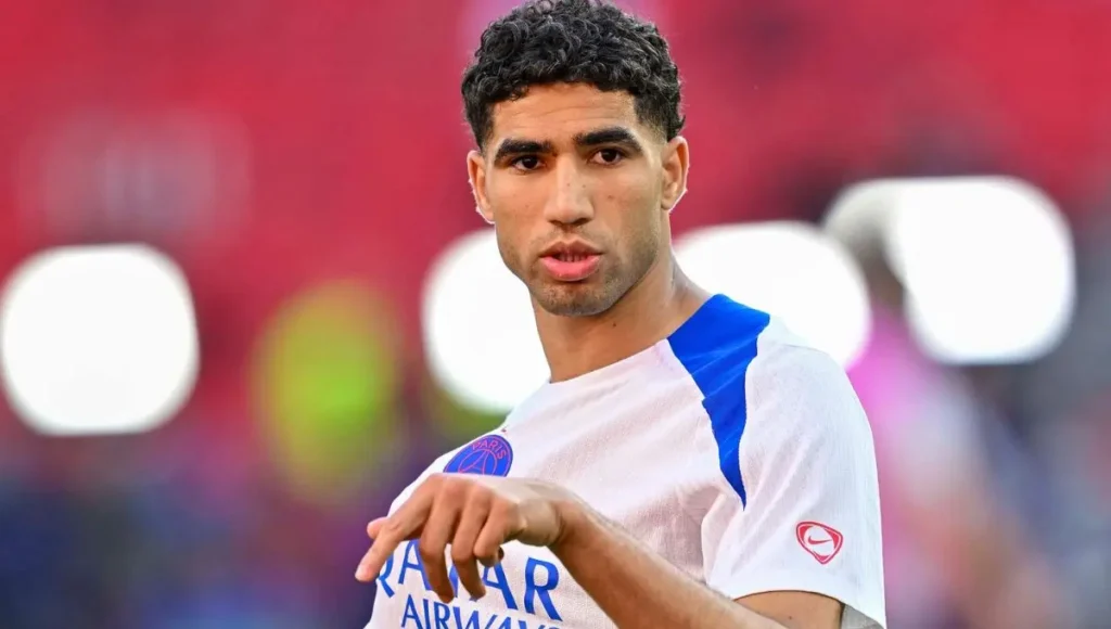 LDC UEFA : Achraf Hakimi fait le buzz après son beau geste envers un supporter du PSG - Africa Top Sports