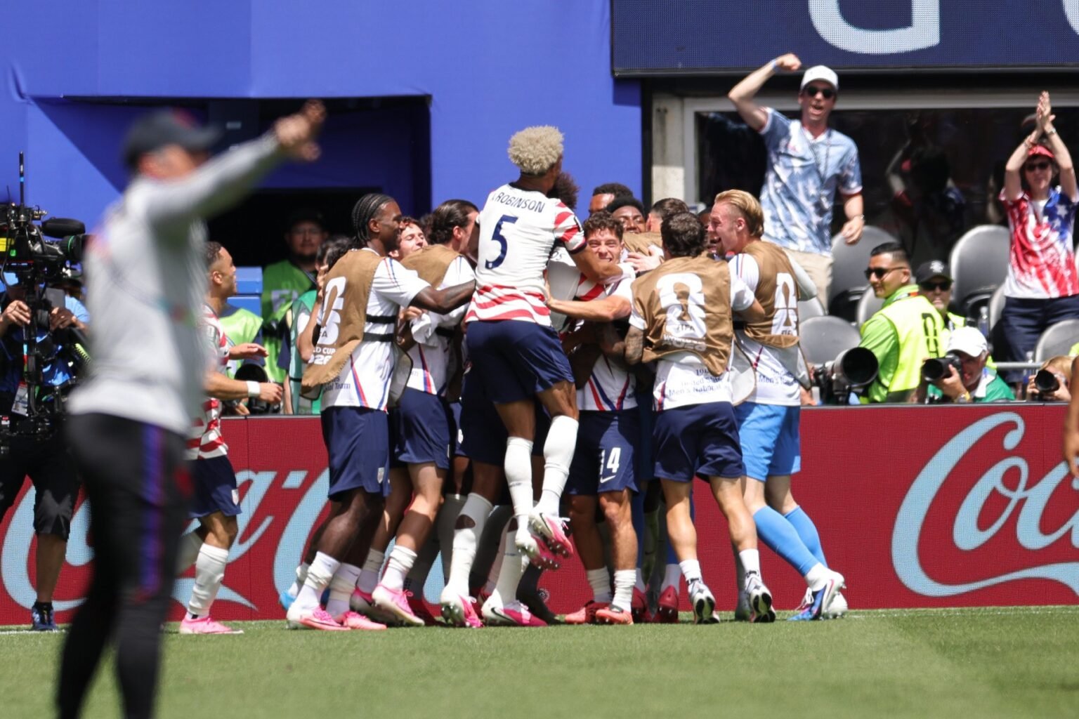 Coupe du monde 2026 : les États-Unis dominent l'Australie à la mi-temps (vidéo)