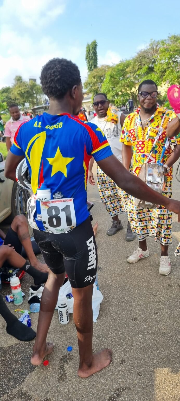 Cyclisme/22è édition du Tour du Cameroun:L’algérien Assal Mohamed Nadjib a remporté la 8è étape Douala-Kribi 154,6 kms.